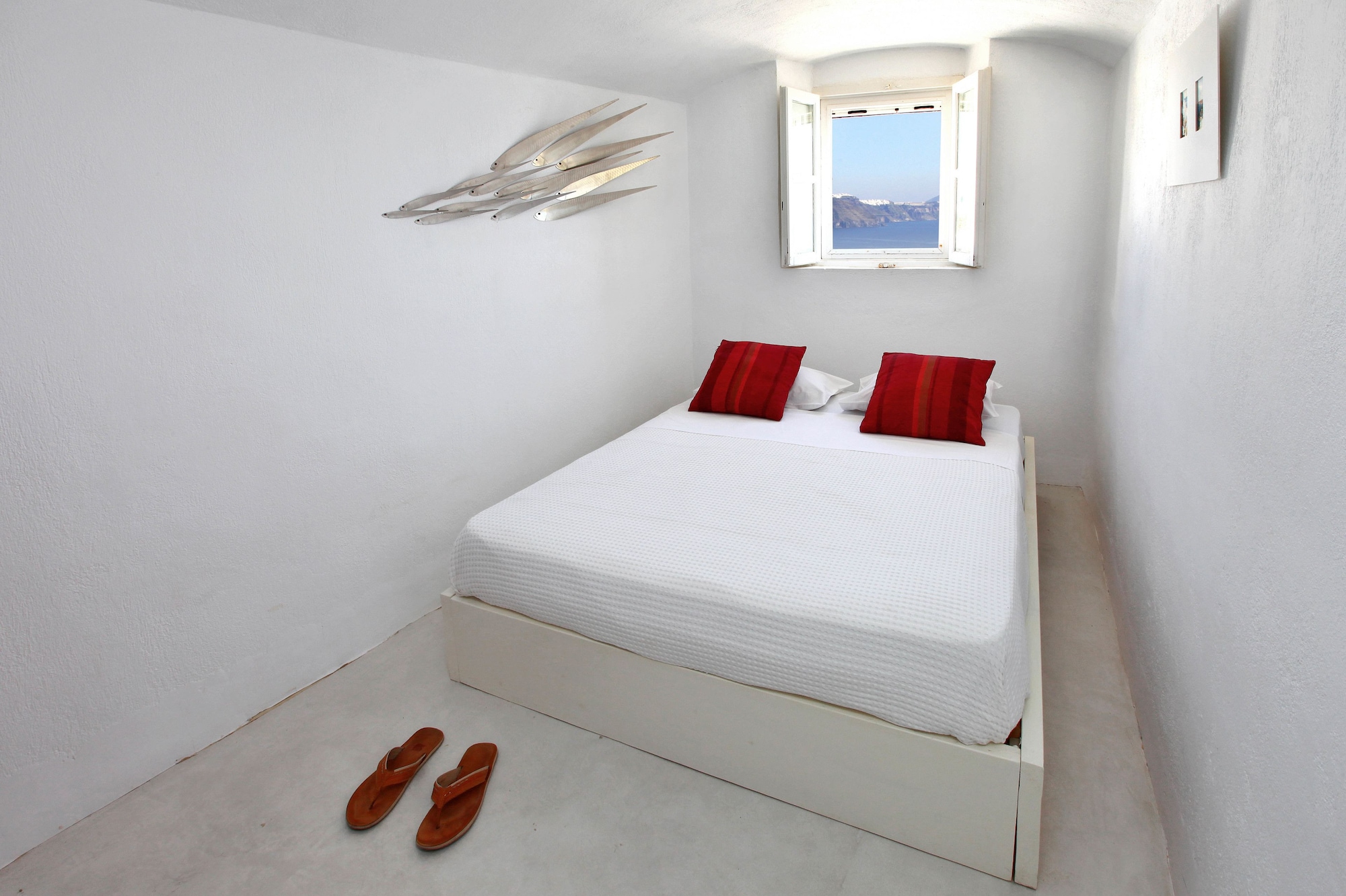 2 BEDROOMS, HOUSE, JETTED TUB