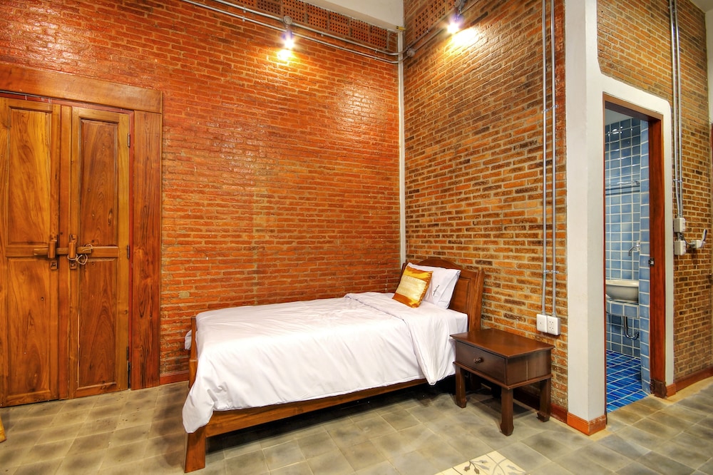 Saengpanya Home Boutique Hotel 42/65