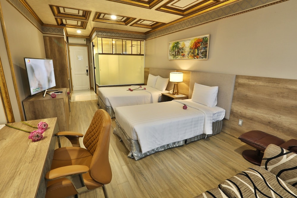 Lotus Saigon Hotel 12/62