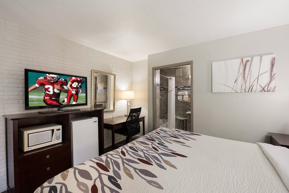 Red Roof Inn Lenoir 12/30