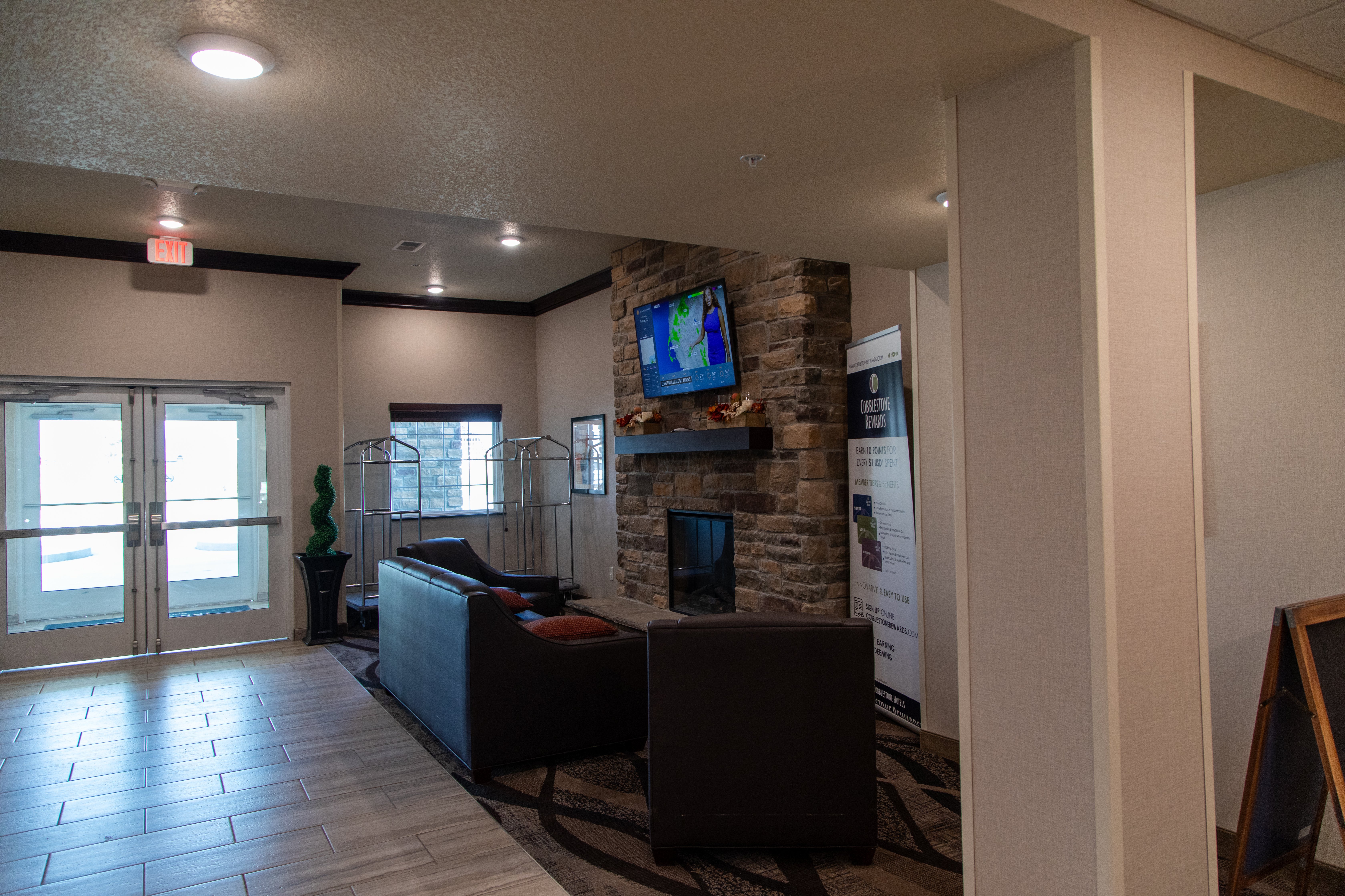 Cobblestone Inn & Suites - Springfield 8/16