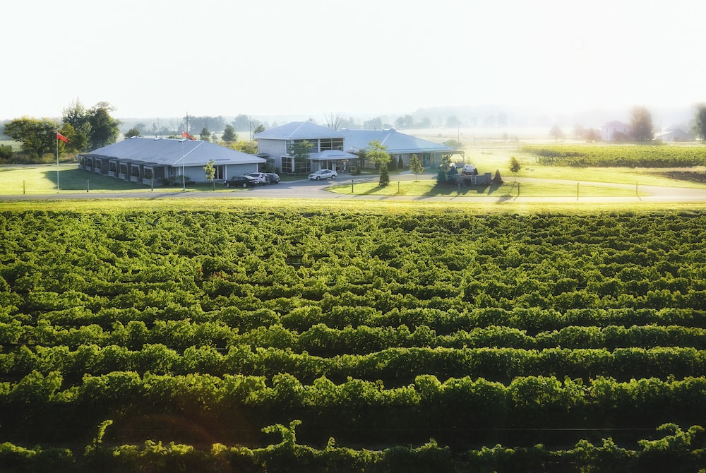 Huff Estates Inn & Winery 42/48