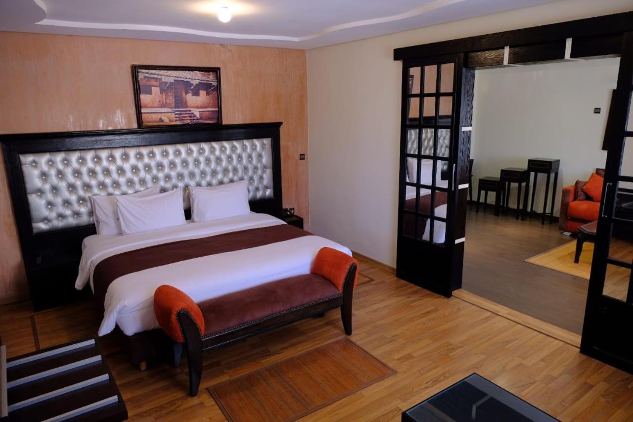 غرفة ثلاثية