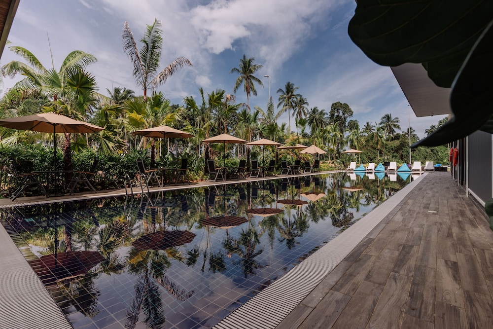 Roxy Sematan Villa And Townhouse 56/60