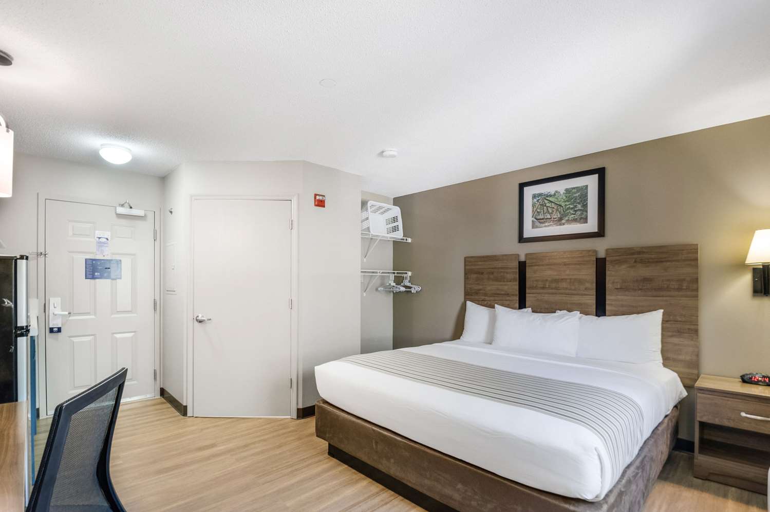 Efficiency, King Bed