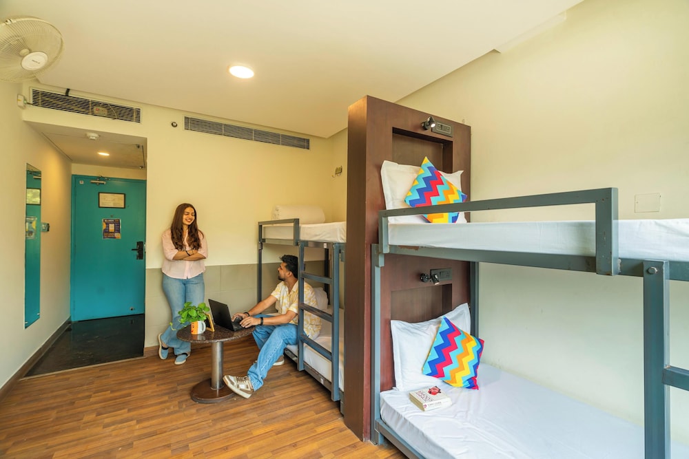 Stops Hostels- New Delhi 6/47