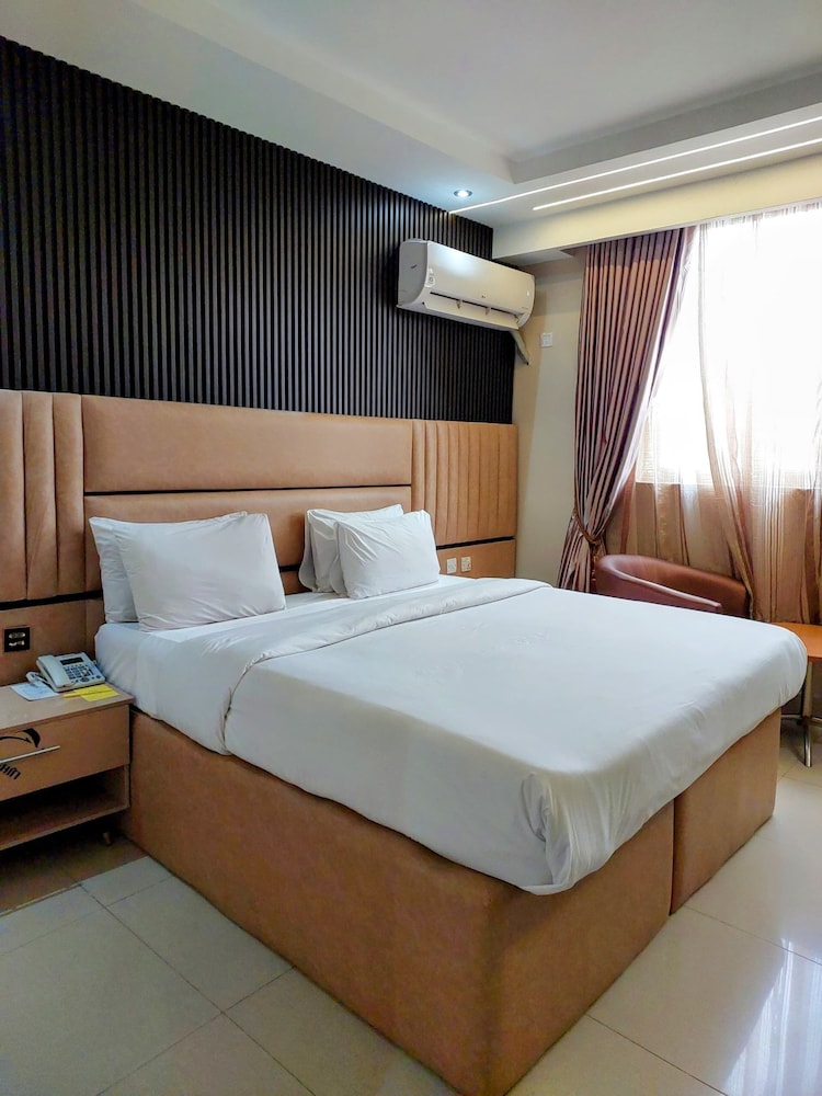 GOLDEN TULIP PORT HARCOURT 22/81