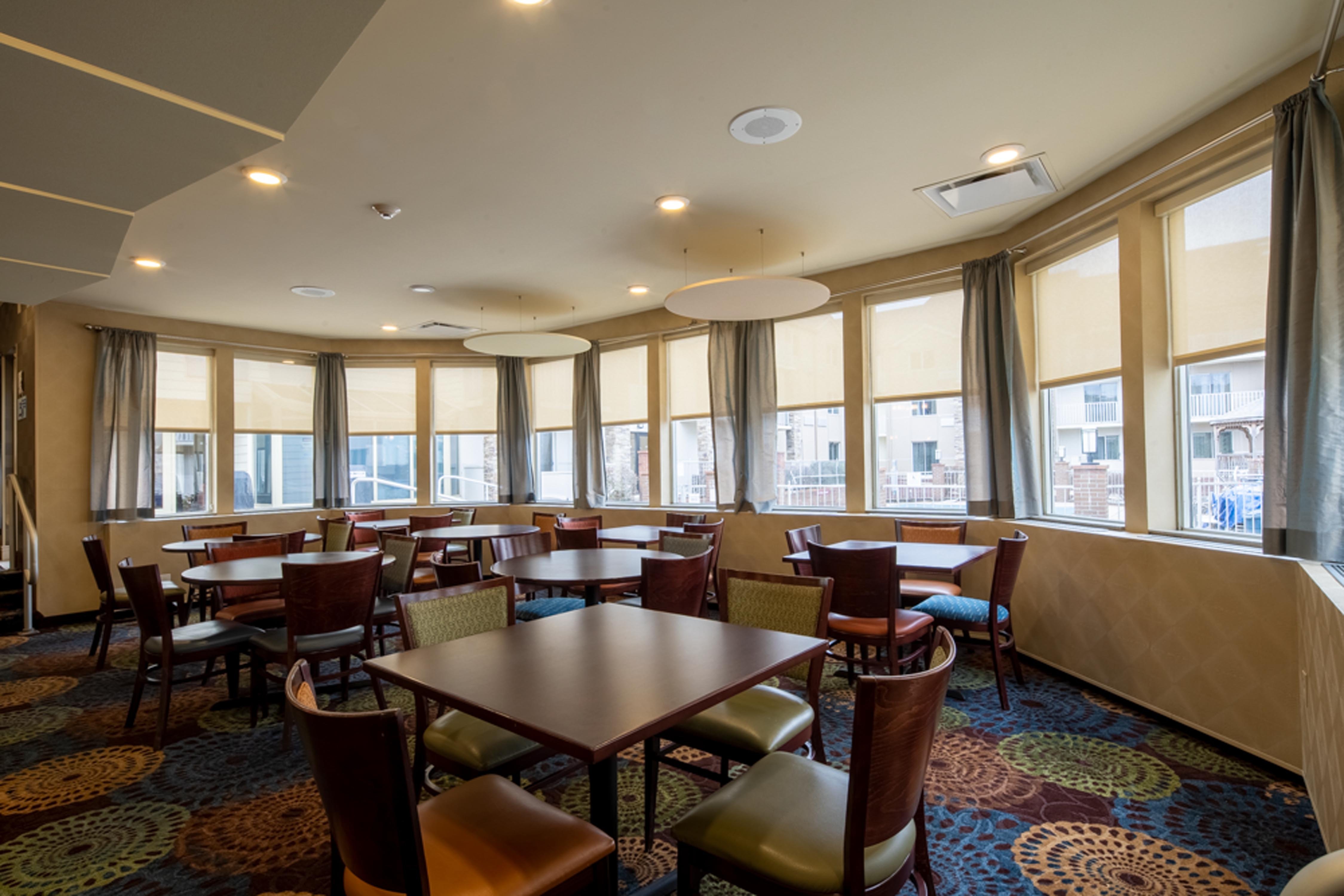 Holiday Inn Express Hotel And Suites Pittsburgh Airport 46/64