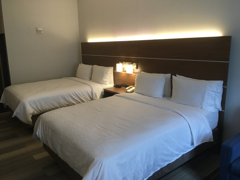 Standard, 2 Queen Beds, Accessible