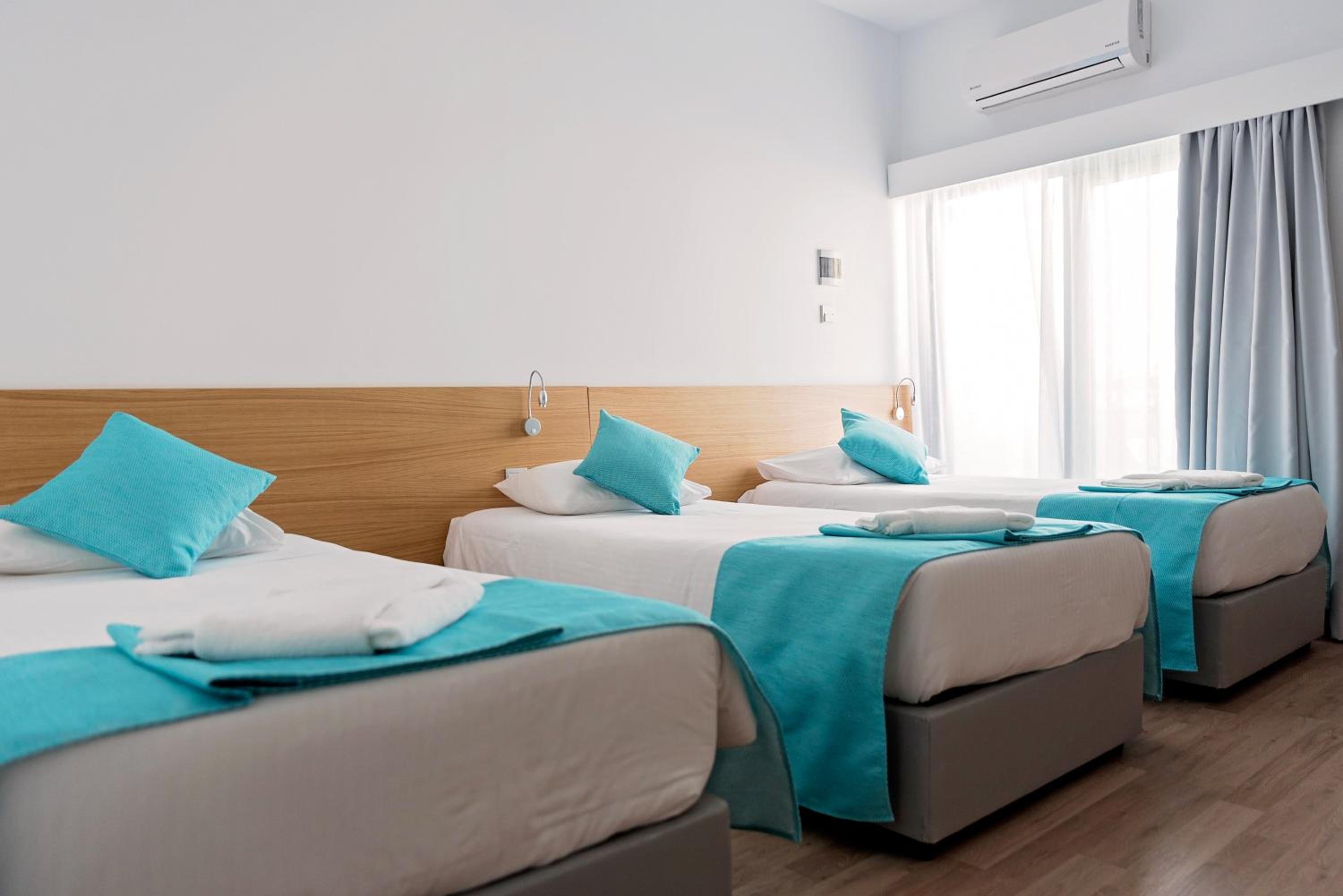 ROOM, TRIPLE