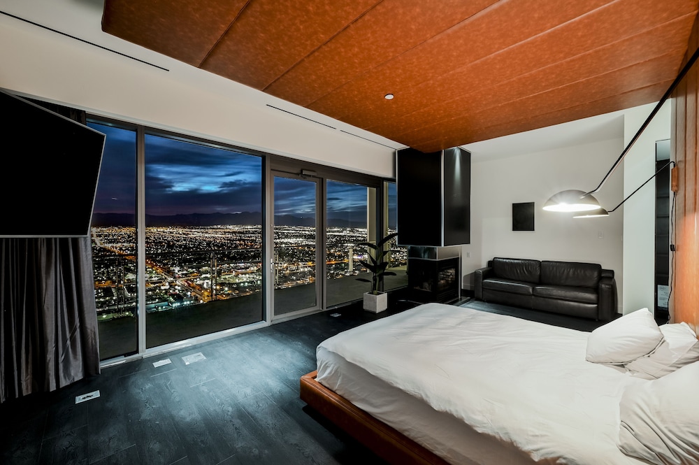 StripViewSuites at Palms Place 22/79