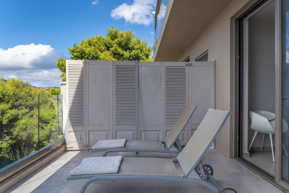 Core Luxury Suites 35/55