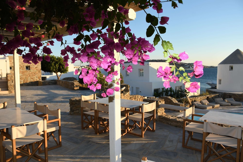Porto Mykonos Hotel 57/69