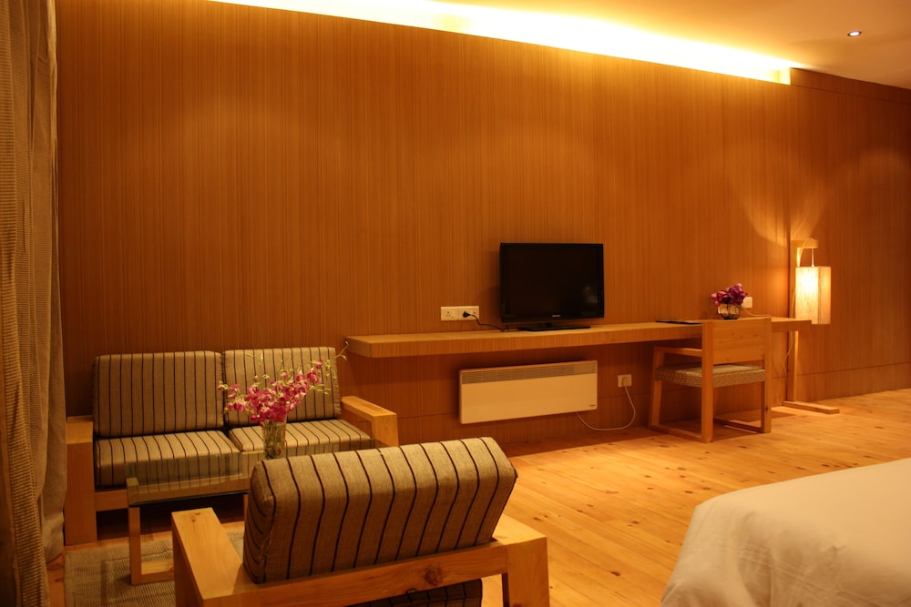 UDUMWARA RESORT 36/50