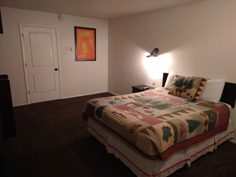 High Desert Inn 18/52