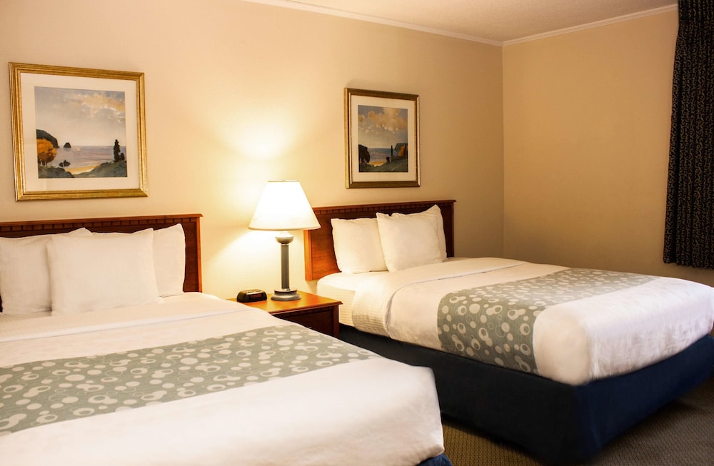 La Quinta Inn and Suites by Wyndham Cincinnati North 10/38