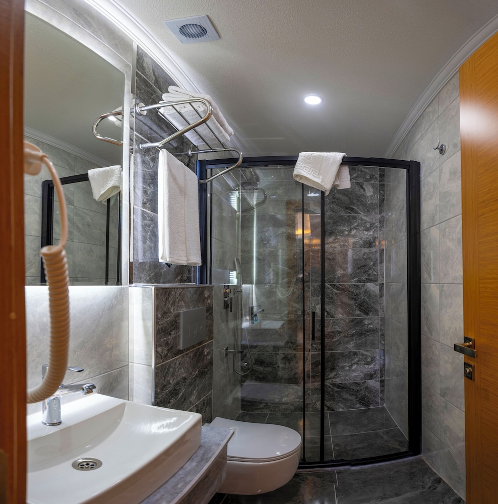 Diamond luxury Hotel 34/37
