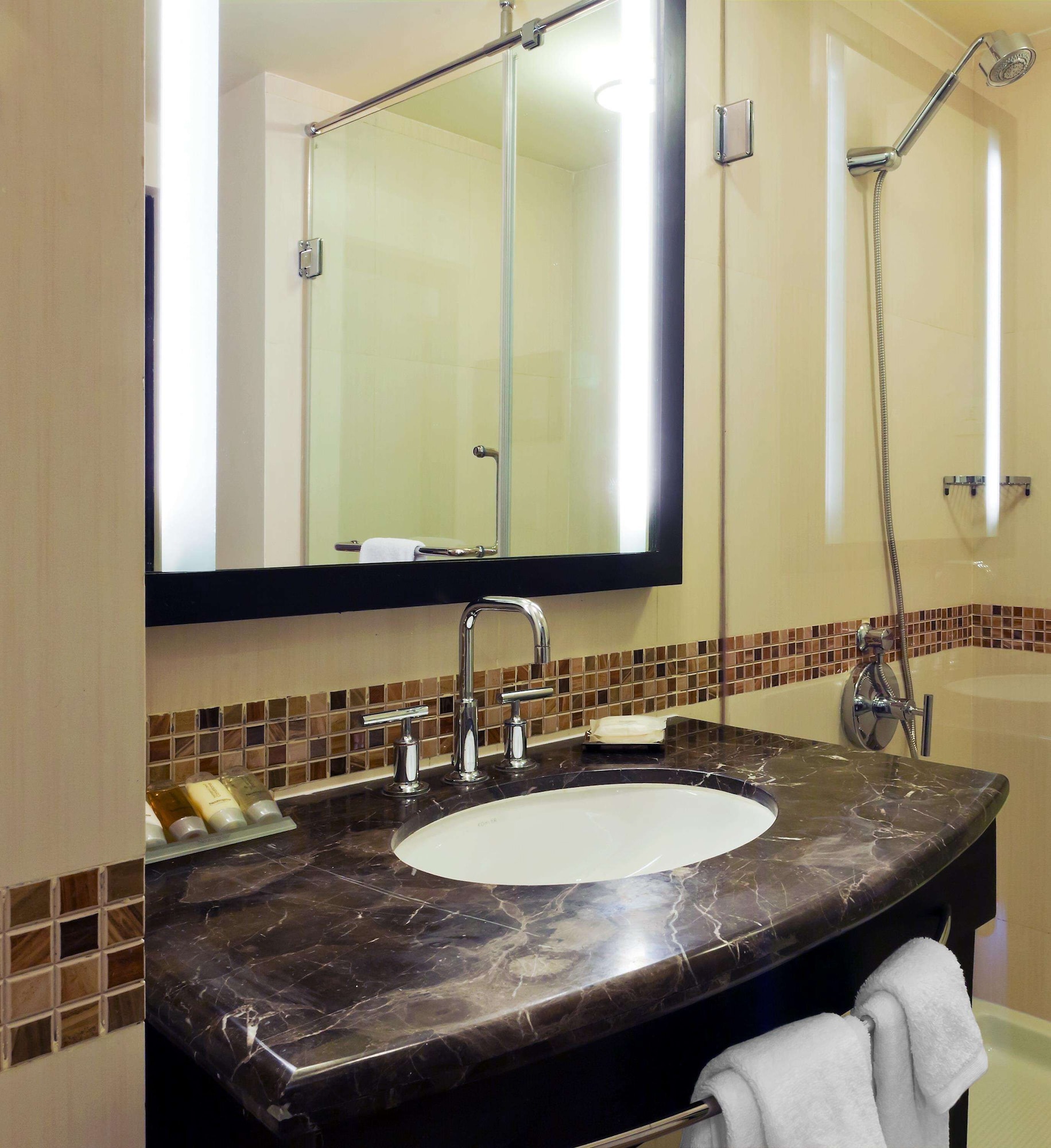 Executive, Queen Bed, Hampton By Hilton Vadodara 4/5