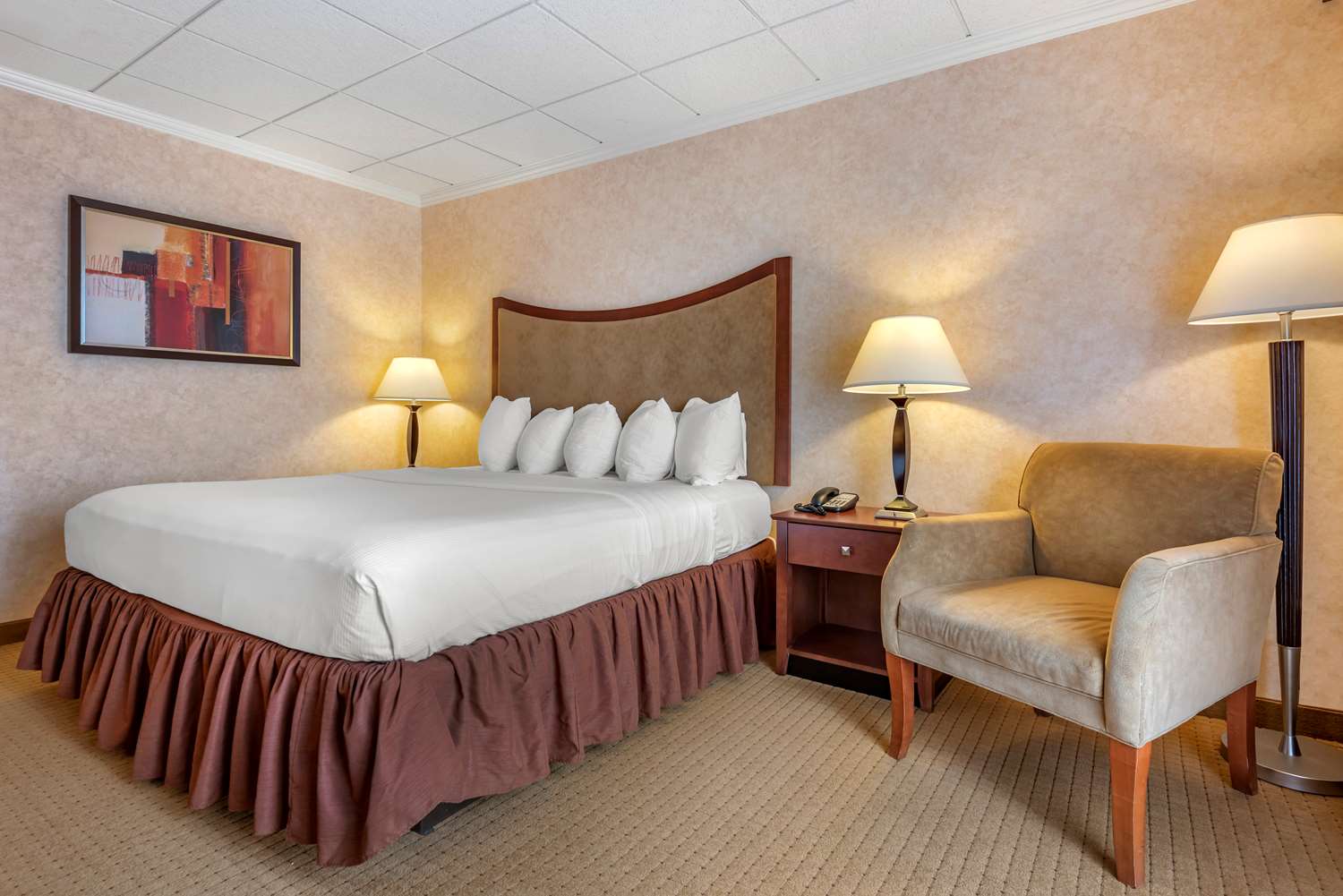 Best Western Plus Oswego Hotel And Conference Center 7/24