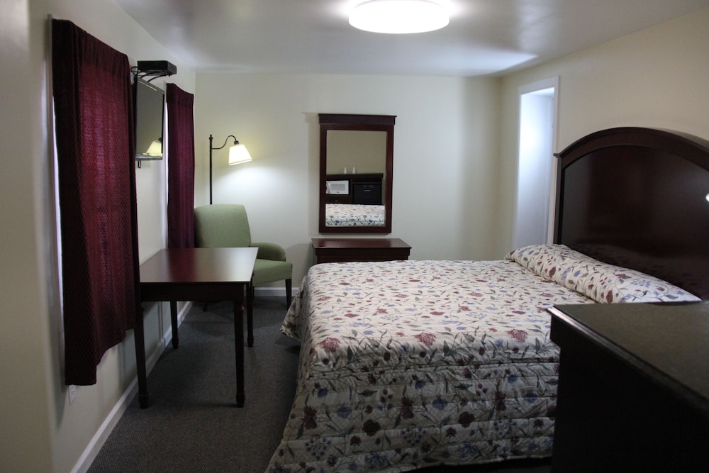 Pleasant Hill Motel 8/19