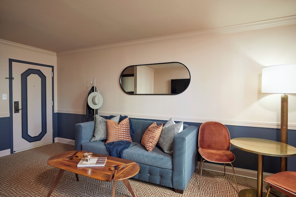 The Oliver Hotel 40/58