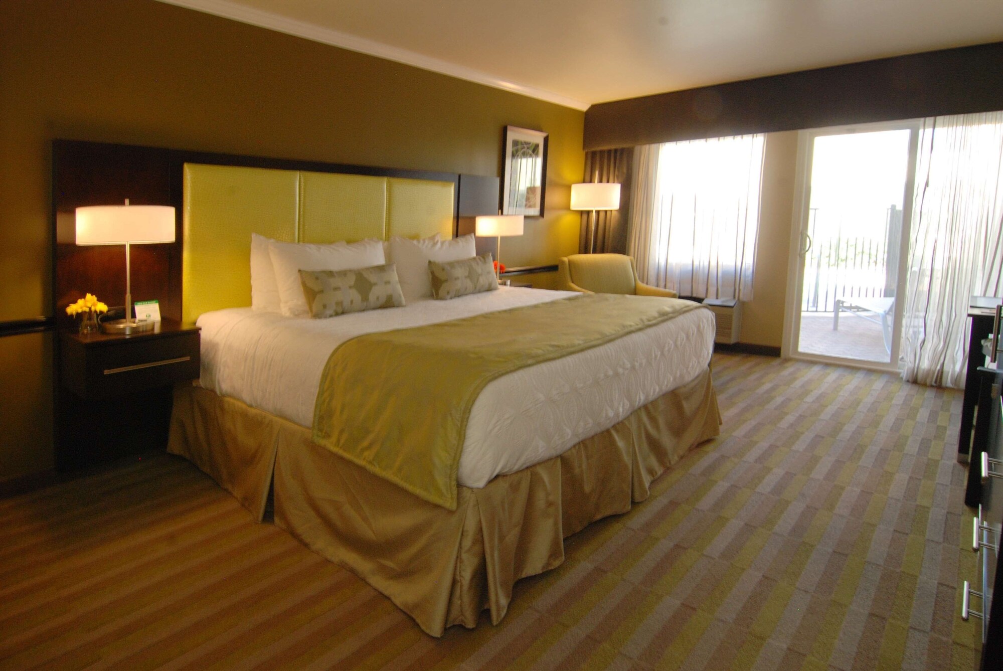 Standard, King Bed, Pool Side