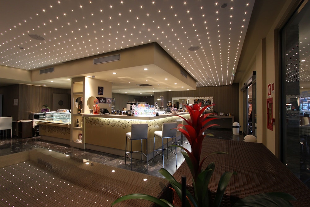 Main Palace Hotel 10/68