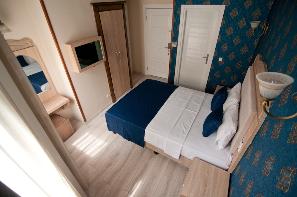 Artefes Hotel 35/70