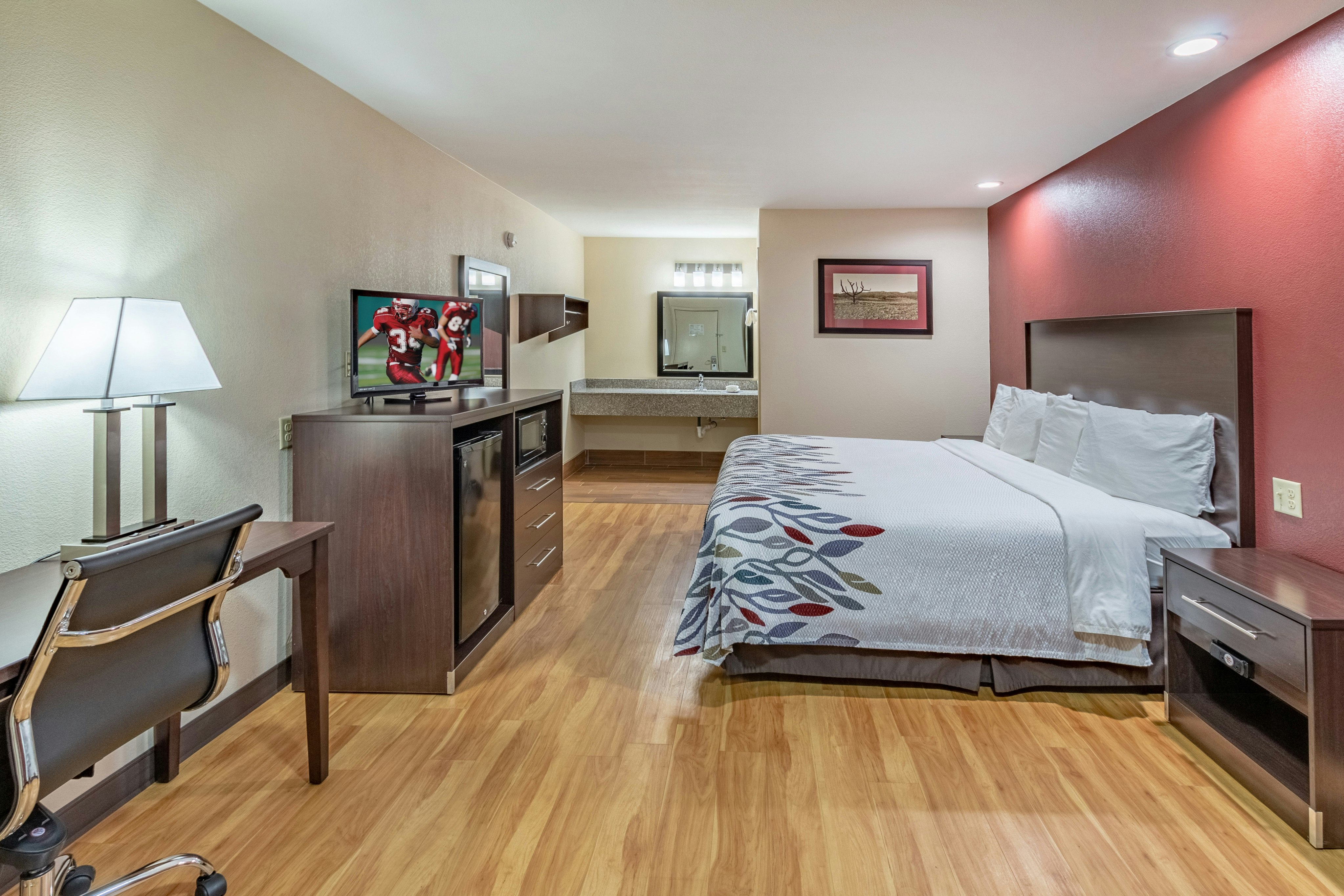 Deluxe, King Bed, Americas Best Value Inn Buffalo Tx 2/3