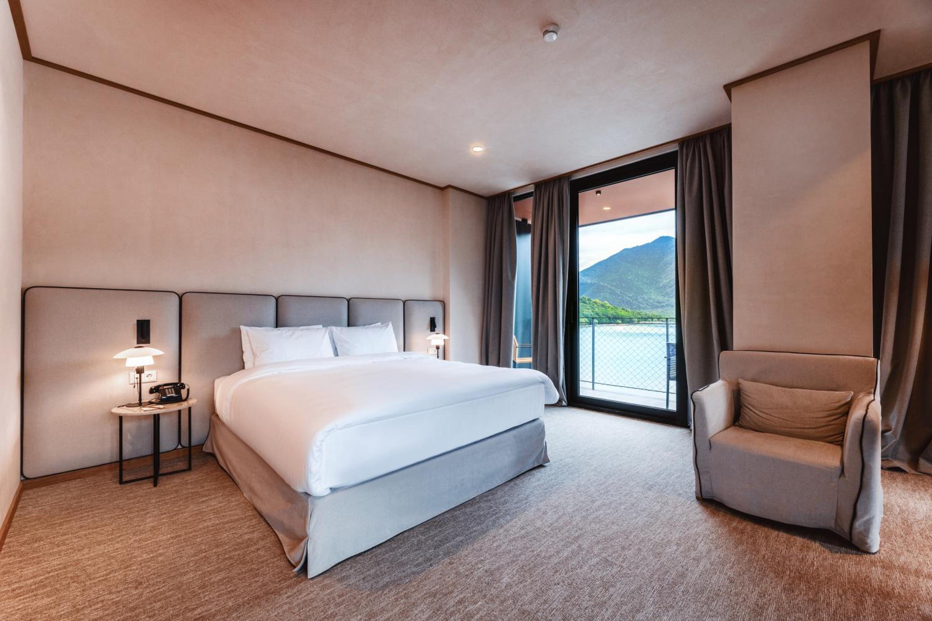 Deluxe, King Bed, Kvareli Lake Resort 2/6