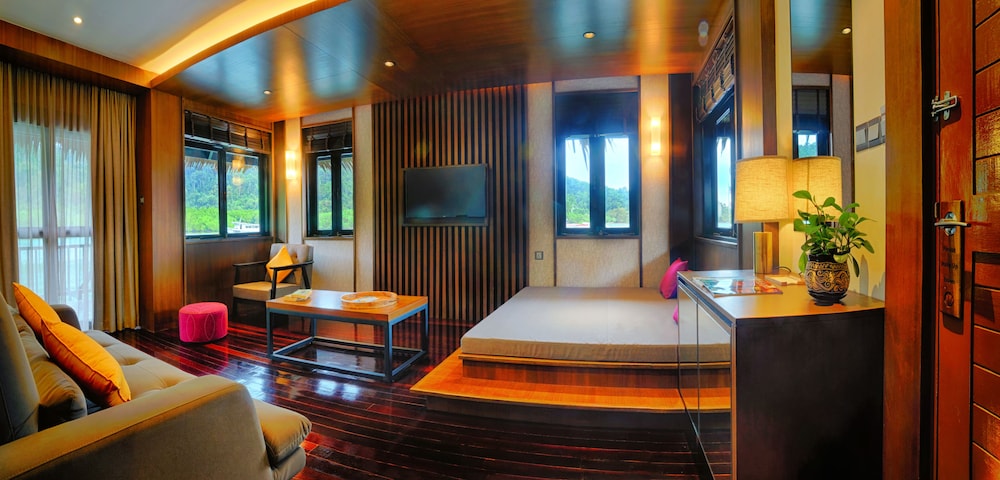 Gayana Marine Resort 48/71