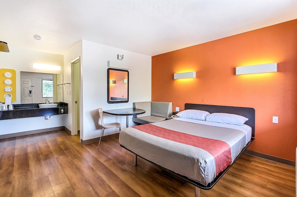 Motel6 Sunnyvale, CA - South 13/38