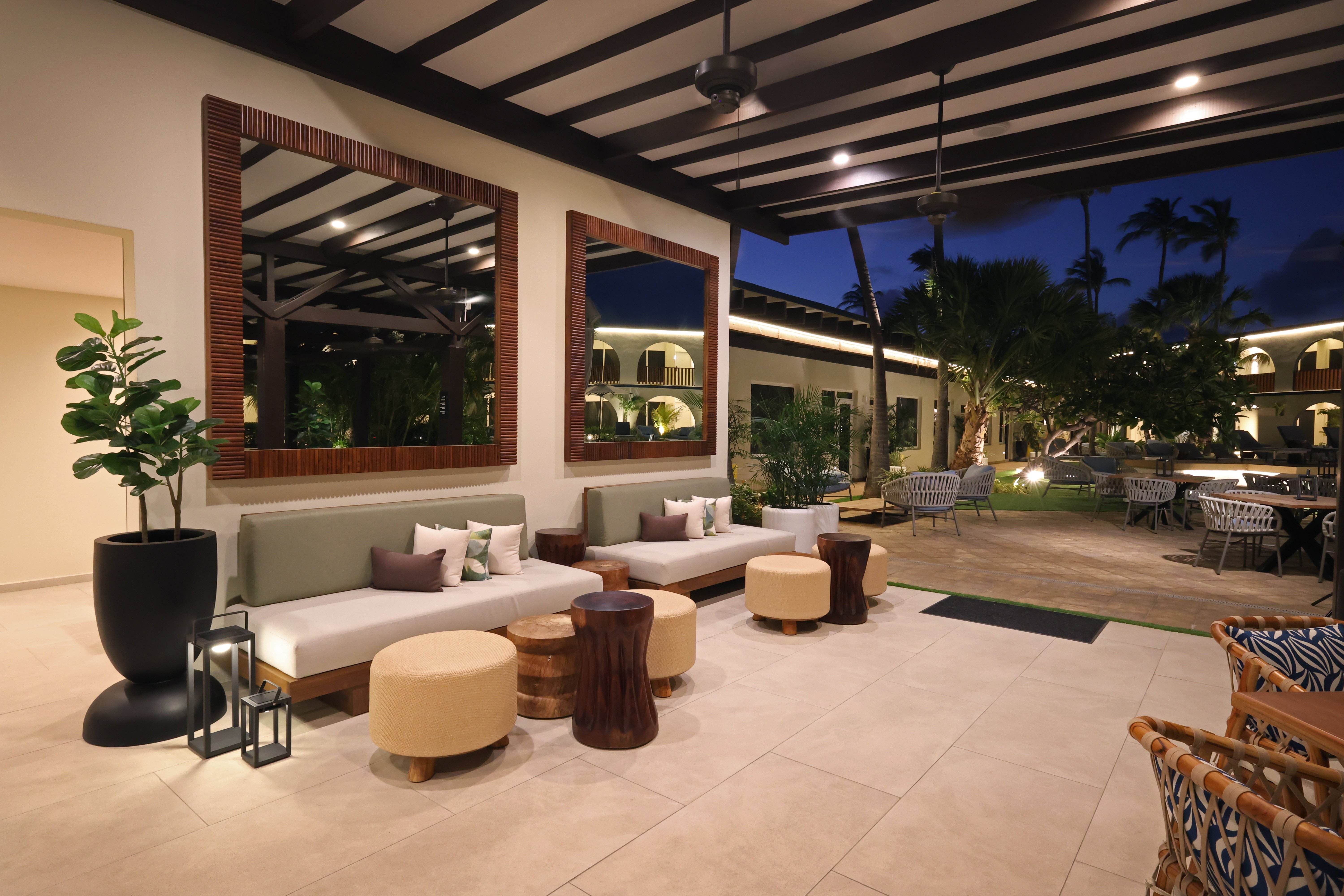 Voco Surfside Aruba by IHG 38/90