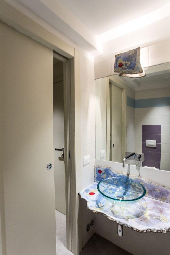 Little Italy Hostel 19/32