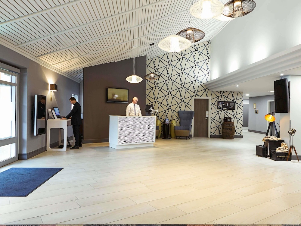 NOVOTEL MANCHESTER WEST 7/48