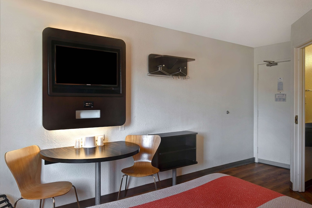 Motel6 Gilroy, CA 48/56