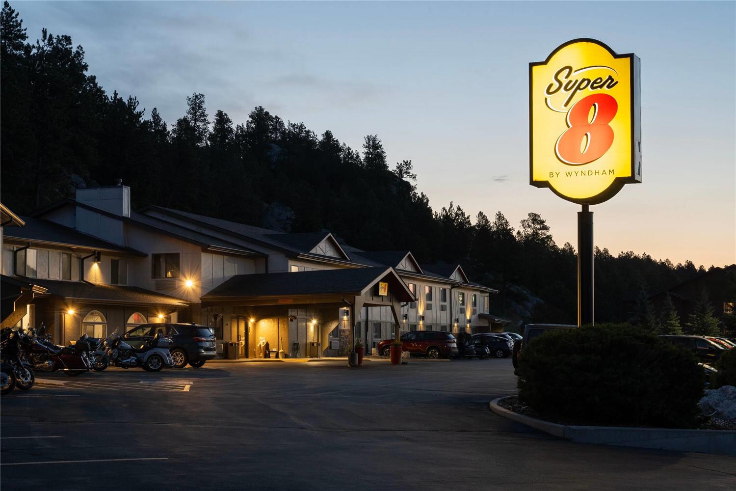 Super 8 by Wyndham Custer/Crazy Horse Area 4/36