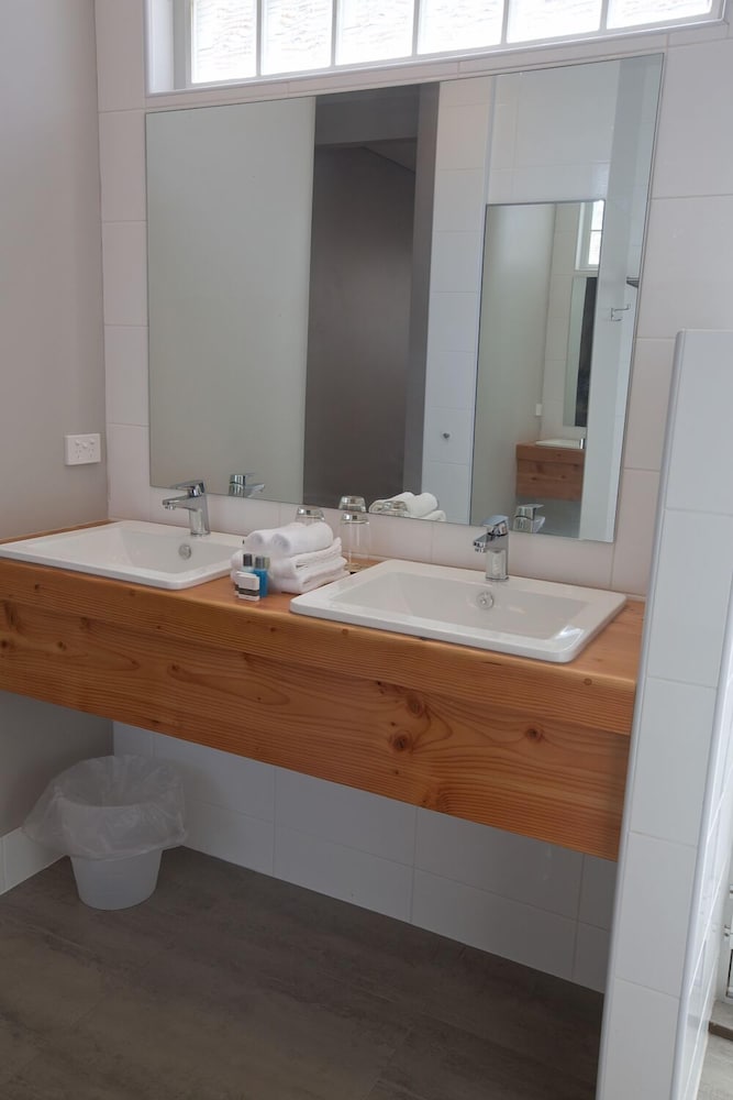 Maand Up Accommodation 60/61
