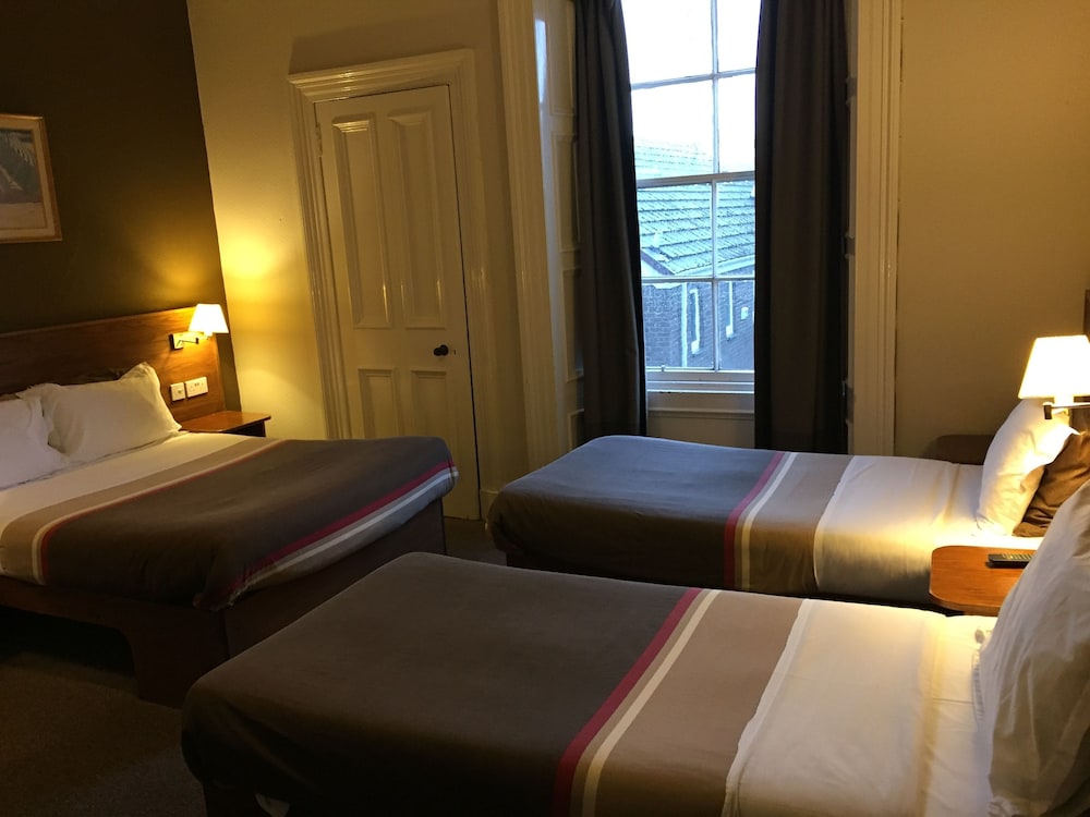 Edinburgh House Hotel 15/50
