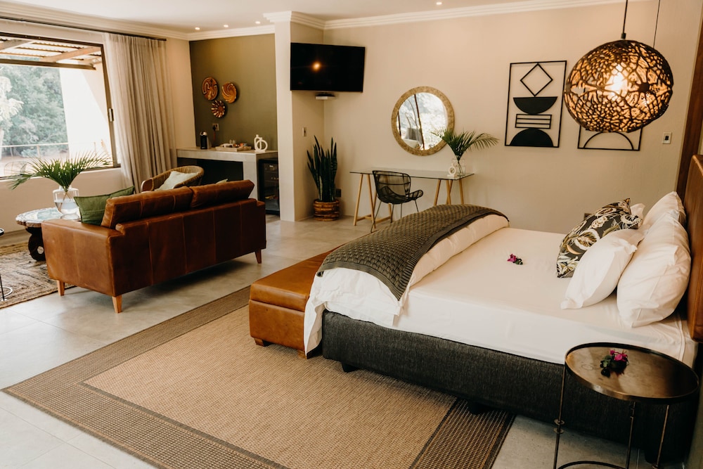 Bambuu Lakeside Lodge 35/50
