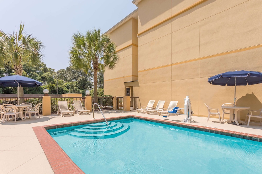 Days Inn by Wyndham Semmes/Mobile 3/20
