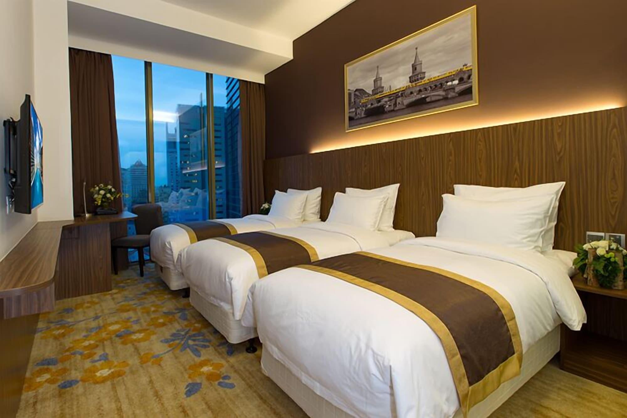 غرفة ديلوكس ثلاثية بإطلالة على المدينة