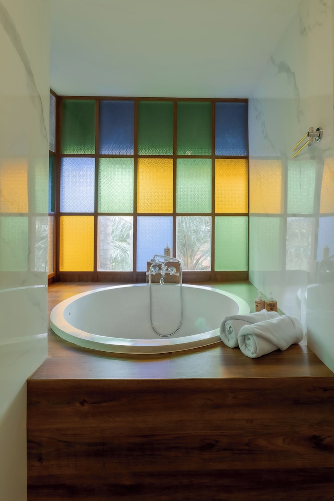 Fourteen Roses Boutique Hotel and Spa 33/61