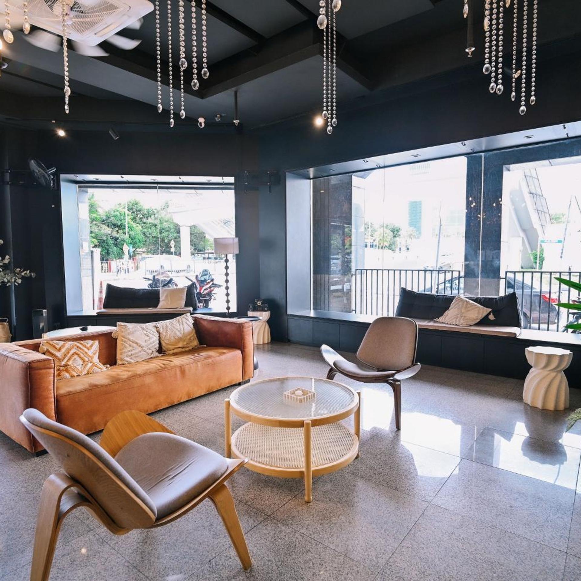 The Hulo Hotel & Gallery 38/59