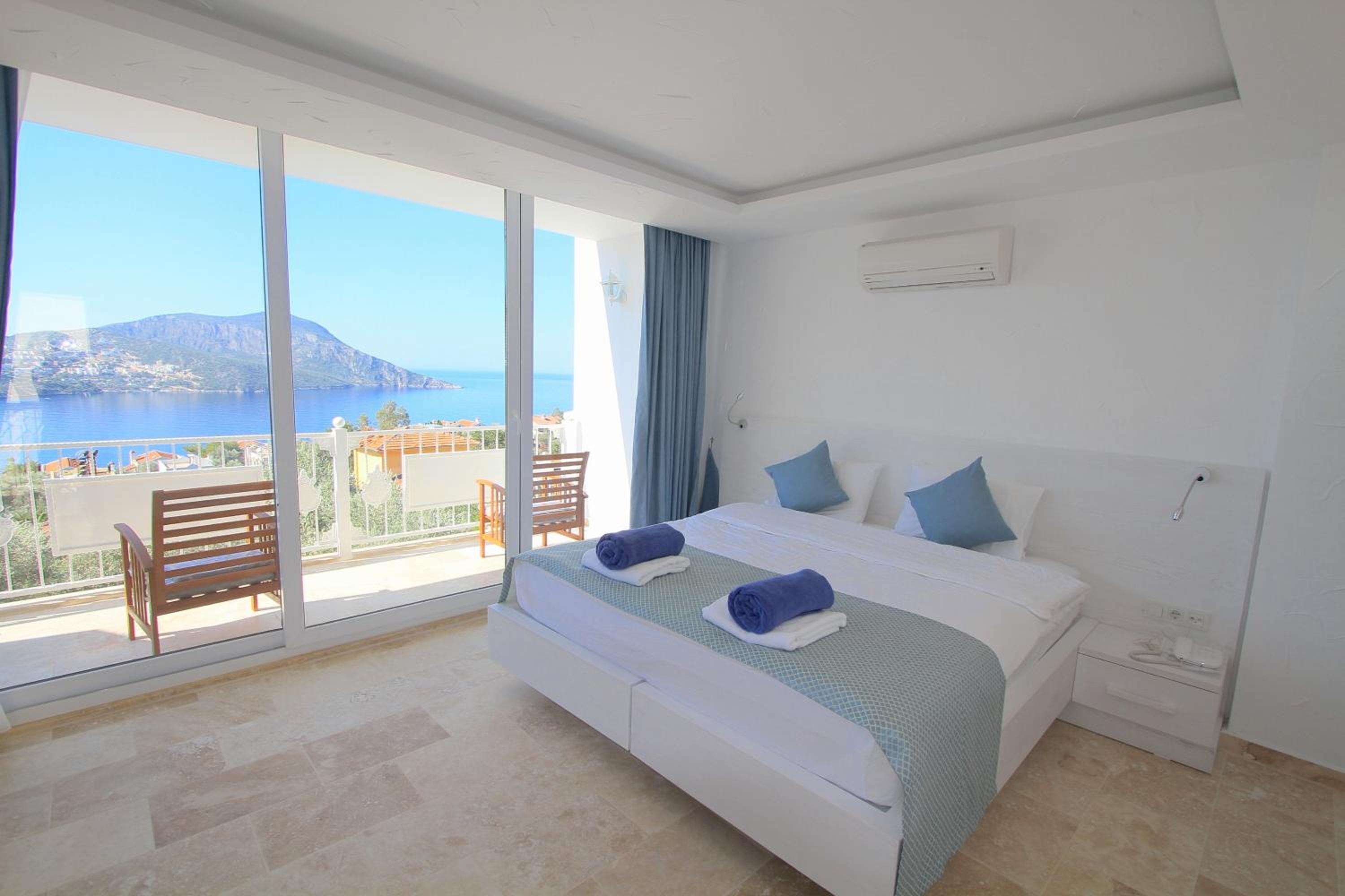 Master, Deluxe, Plunge Pool