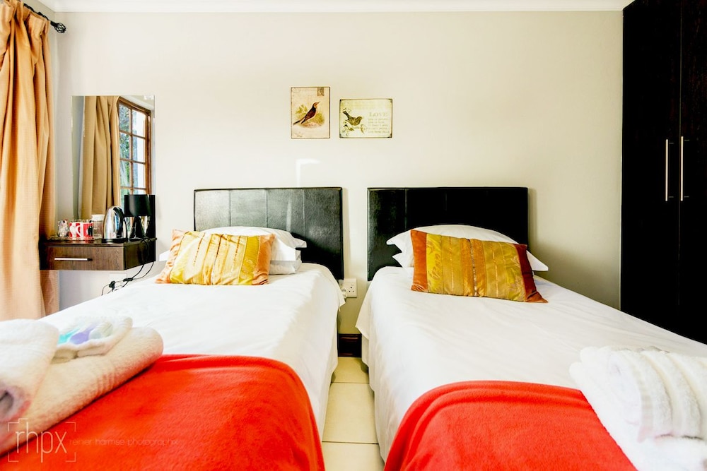 OR Tambo Guest House 21/49