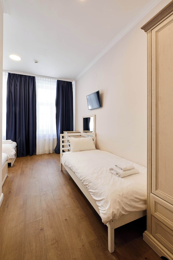 ROOM, TRIPLE