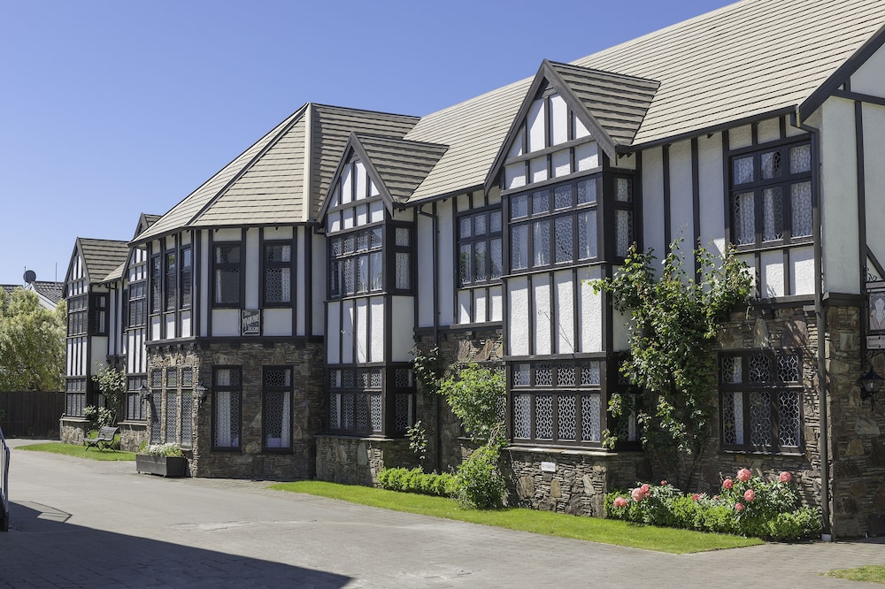 Scenic Hotel Cotswold 62/69