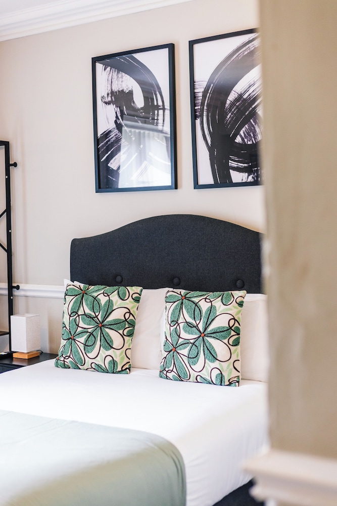 The Mitre Hotel 10/50