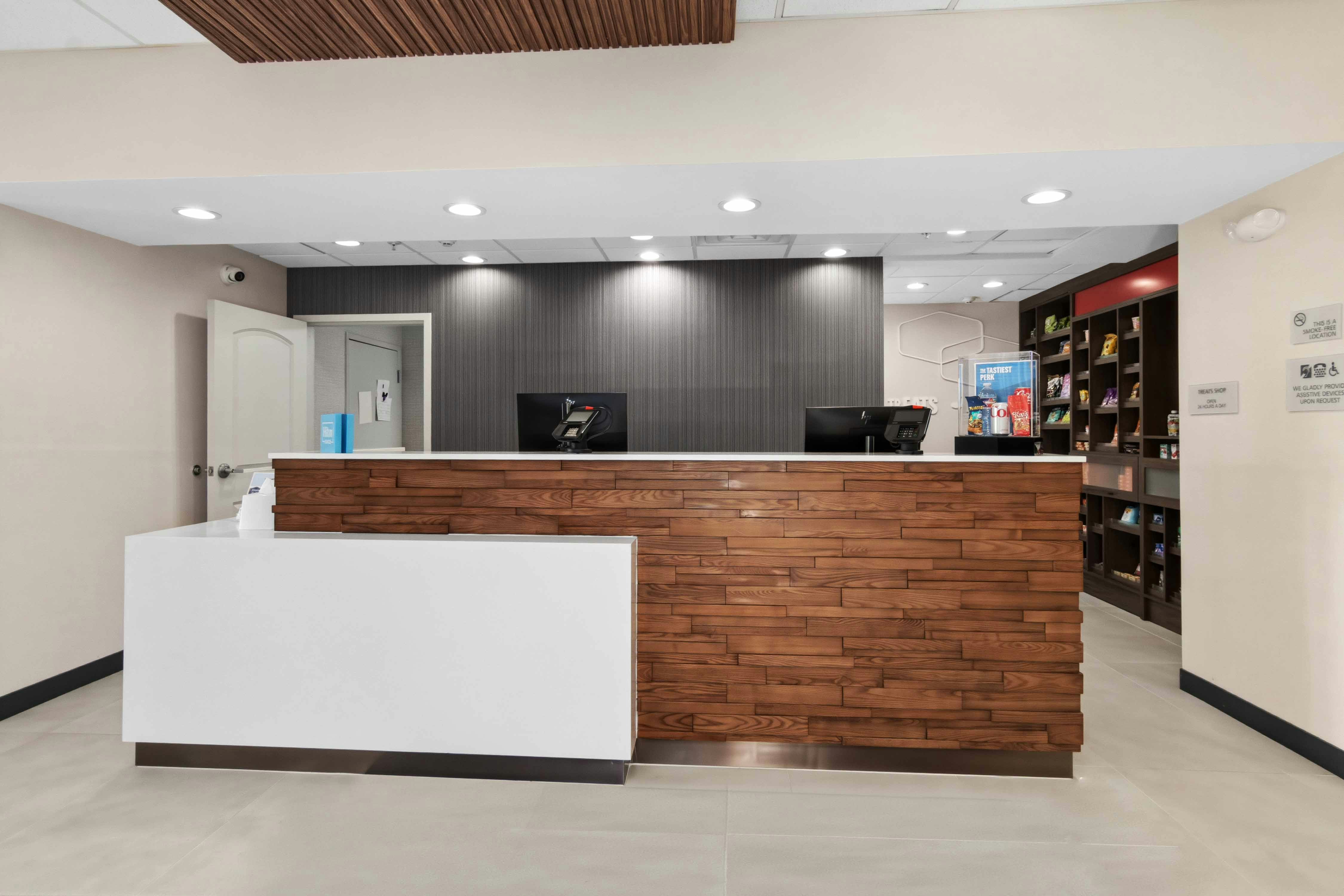 Hampton Inn and Suites Houston-Rosenberg 2/38
